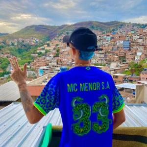 Dengarkan lagu Com Trem (Explicit) nyanyian mc menor s.a dengan lirik