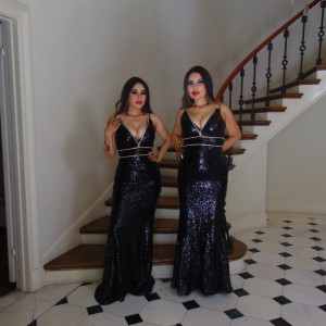 Listen to Somos Empresarias (Explicit) song with lyrics from Las Mil Amores