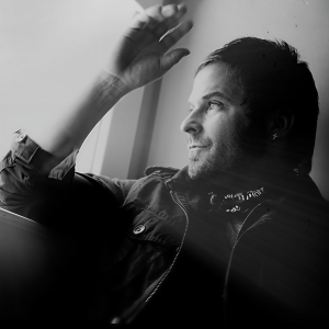 Kevin Max ดาวน์โหลดและฟังเพลงฮิตจาก Kevin Max