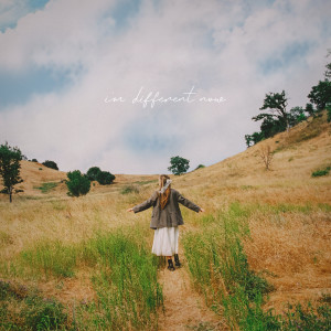 ดาวน์โหลดและฟังเพลง I'm Different Now พร้อมเนื้อเพลงจาก Rosie Darling