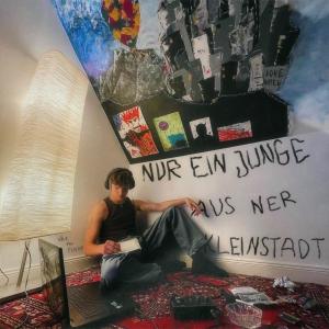 ดาวน์โหลดและฟังเพลง SCHWARZWEISS (feat. y.coco) (Explicit) พร้อมเนื้อเพลงจาก whothefuckisplut0