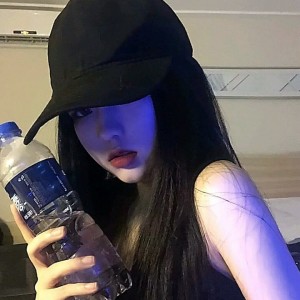 Listen to 天空之外 song with lyrics from 洋菟