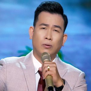 Listen to Bến Xưa Ví Dặm Tìm Về song with lyrics from Đoàn Thanh Phương