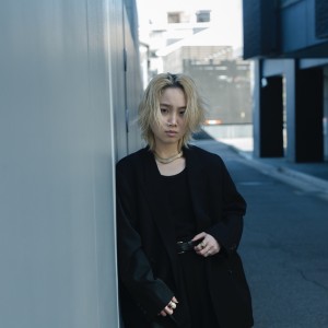 Dengarkan lagu 情 nyanyian inori dengan lirik