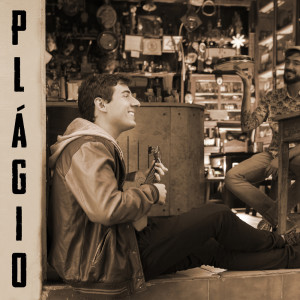Listen to Plágio song with lyrics from Fábio Brazza