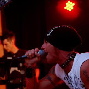 收聽Lemony的Famlar i blindo歌詞歌曲