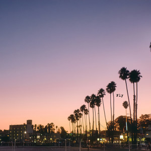 ดาวน์โหลดและฟังเพลง Daydreaming พร้อมเนื้อเพลงจาก driftø blues