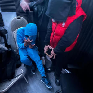 收聽Athrow5的Ready for War (feat. Jtrappk & Luccy Rolla) (Explicit)歌詞歌曲