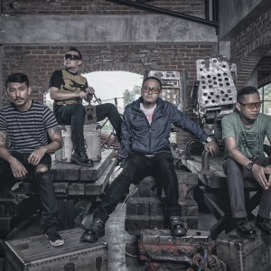 Listen to INDAH PADA WAKTUNYA song with lyrics from The Fly