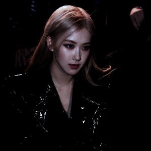 ดาวน์โหลดและฟังเพลง Mù Màu (Explicit) พร้อมเนื้อเพลงจาก VCC Left hand