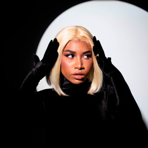 Listen to Flashes song with lyrics from Ebony