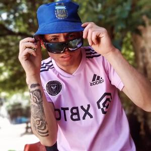 收聽Liyo的PA LA PARED歌詞歌曲