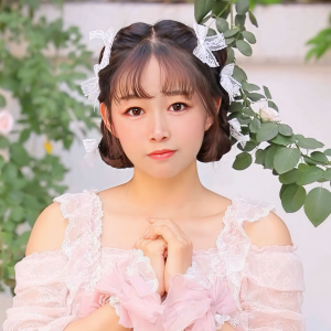 Listen to 沙漠里没船 (cover: 魏佳艺) (完整版) song with lyrics from Top恬柚