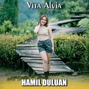 Dengarkan Hamil Duluan (Cover) lagu dari Vita Alvia dengan lirik