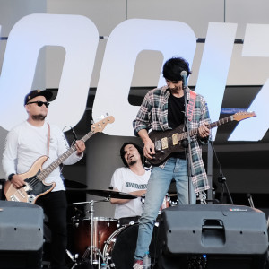 Dengarkan lagu Biar Nada Yang Bicara (Live) nyanyian Talakata dengan lirik