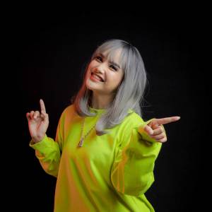 收聽Maya Sabrina的Mas Wiwit歌詞歌曲