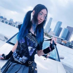 收聽Vilemoral的GAL PALS (feat. MAEZI666)歌詞歌曲