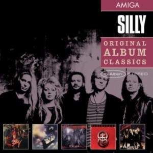 ดาวน์โหลดและฟังเพลง "Psycho" พร้อมเนื้อเพลงจาก Silly