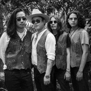 ดาวน์โหลดและฟังเพลง Jamaica พร้อมเนื้อเพลงจาก ไมตรี