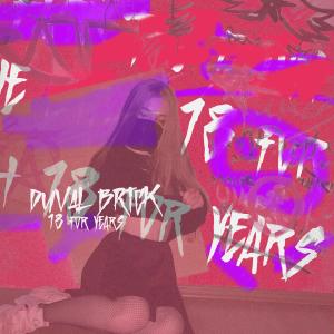 ดาวน์โหลดและฟังเพลง Эта дура (Explicit) พร้อมเนื้อเพลงจาก Duval Brick