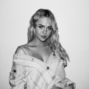 Emilee ดาวน์โหลดและฟังเพลงฮิตจาก Emilee