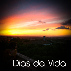 收聽Dulce Guimarães的Domingos Na Aldeia歌詞歌曲