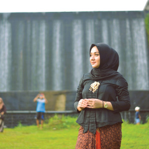 ดาวน์โหลดและฟังเพลง Blitar Ngangeni พร้อมเนื้อเพลงจาก Megawati