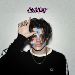 收聽YUNGBLUD的Loner歌詞歌曲