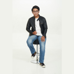 Listen to Selalu Menjagamu song with lyrics from Aristyw