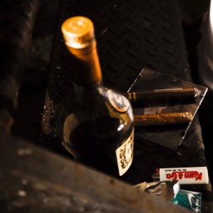 收听DJ MUNARI的MONEY ON MY MIND (feat. SHARP-A-DON & BIXX HUNNIED BENZ)歌词歌曲