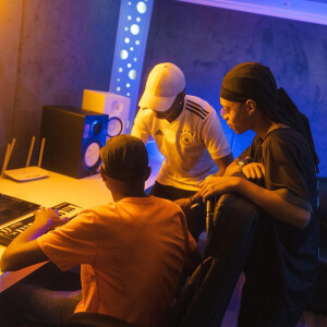 default playlist img