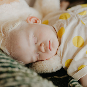 อัลบัม Lullaby's Soothing Embrace for Baby Sleep ศิลปิน Lullabies for Tired Angels