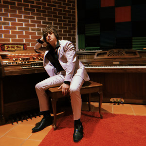 ดาวน์โหลดและฟังเพลง Six Feet Apart พร้อมเนื้อเพลงจาก Rollingchild