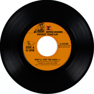 ดาวน์โหลดและฟังเพลง Who'll Stop the Rain พร้อมเนื้อเพลงจาก Dwight Yoakam