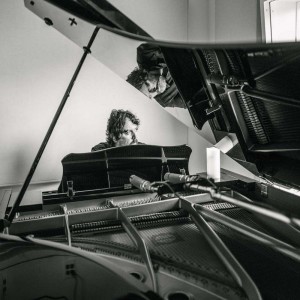 Listen to Mood One song with lyrics from Jesse Siebenberg