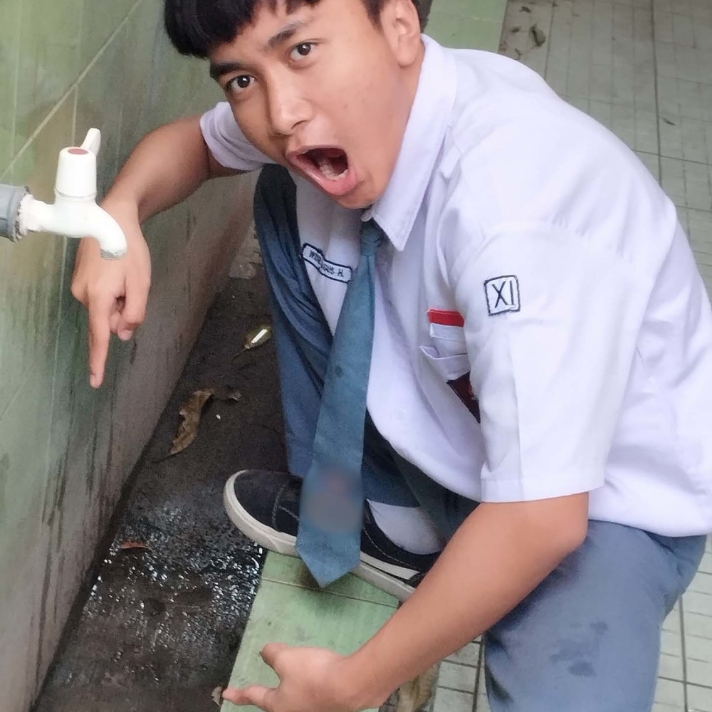 Di Dalam Kamar Mandi (Slow)