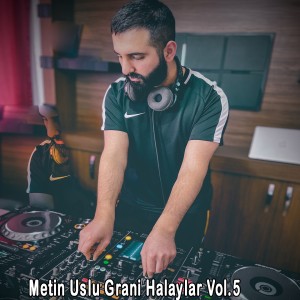 Listen to Diyarbakir Saz Grani song with lyrics from Metin Uslu