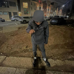 收聽Bbydiefi的Break the charts (Explicit)歌詞歌曲