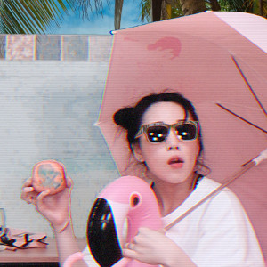 Dengarkan lagu lazygirl nyanyian Chuther dengan lirik