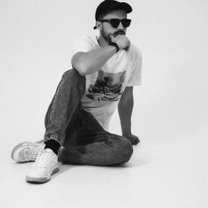 收聽Mediadata的Transcendence歌詞歌曲