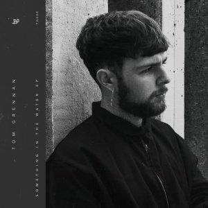 ดาวน์โหลดและฟังเพลง Something in the Water พร้อมเนื้อเพลงจาก Tom Grennan