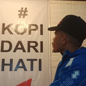 Dengarkan lagu Su Tra Lagi Sayang (Remastered 2018) nyanyian Pace Kalteng dengan lirik