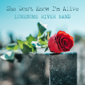Lonesome River Band的專輯She Don't Know I'm Alive