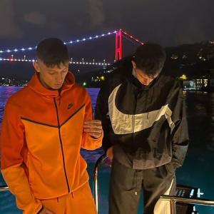 收听Cooly的Glock歌词歌曲