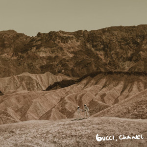 ดาวน์โหลดและฟังเพลง Gucci, Chanel พร้อมเนื้อเพลงจาก Réejo