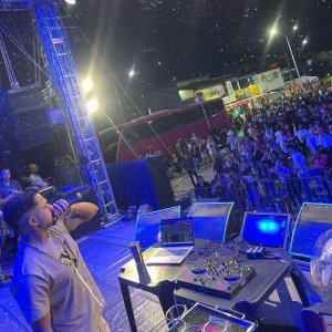 收聽DJ TIUSSI的Tipo Roddy Rich (Explicit)歌詞歌曲