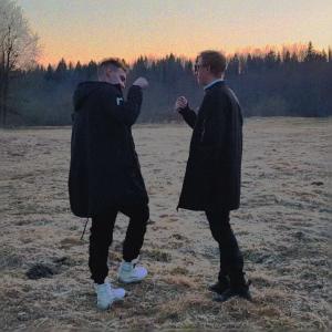 收聽Stevee的Потратил всё歌詞歌曲