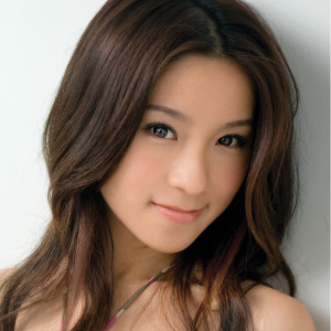 Listen to 爱情第二 song with lyrics from 文恩澄