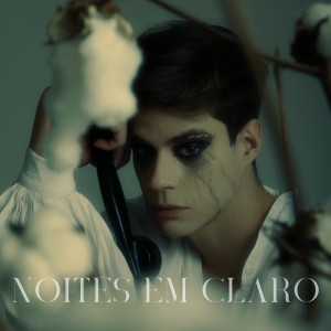 Listen to Noites em Claro song with lyrics from Valmir Lins