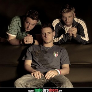 ดาวน์โหลดและฟังเพลง Moonlight Shadow (Original Mix) พร้อมเนื้อเพลงจาก Italobrothers